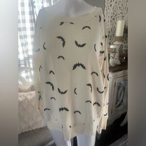 Cream Halloween sweatshirt with bats